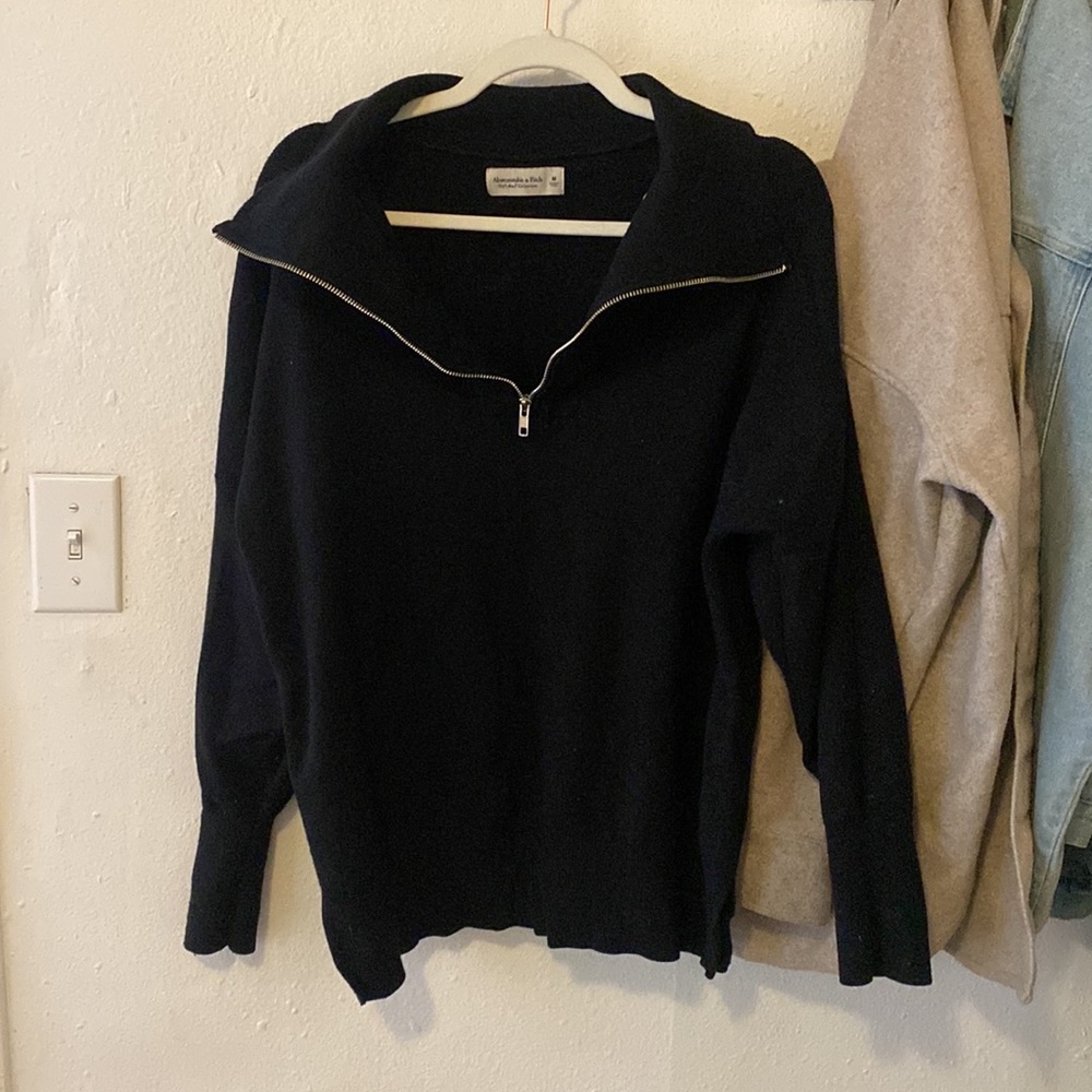 ABERCROMBIE OVERSIZED QUARTER ZIP SWEATER SIZE M